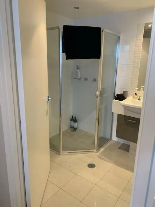 Spacious Sun-Drenched Apartment, Centrally Located Canberra Appartement